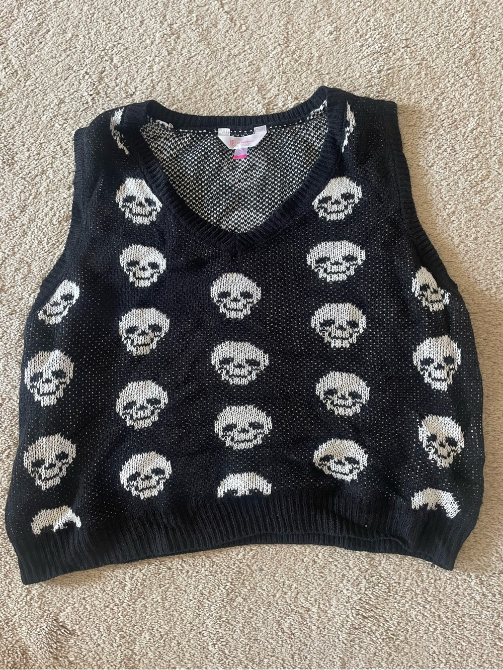 No Boundaries Black Knit V-Neck Tank with White Skull Pattern